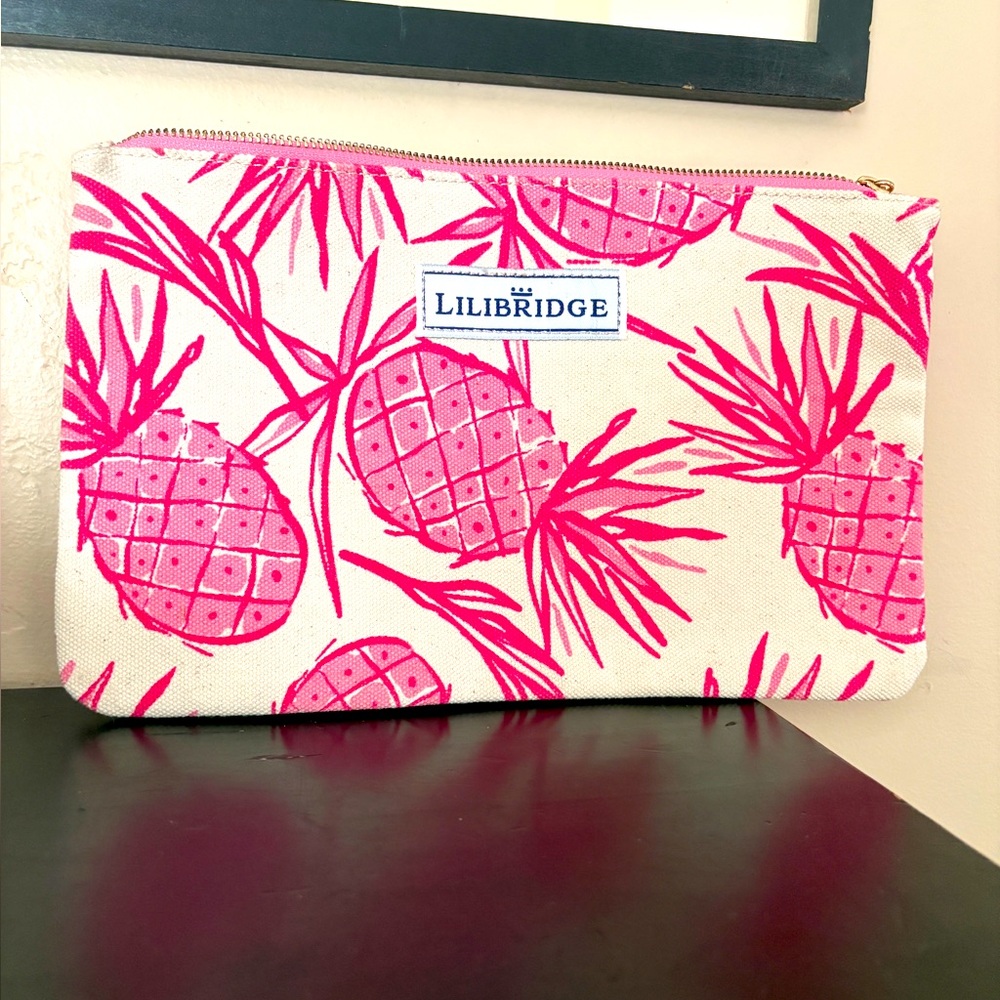 Lilibridge canvas zippered clutch. Pouch. Clutch. Lined. Pineapple design